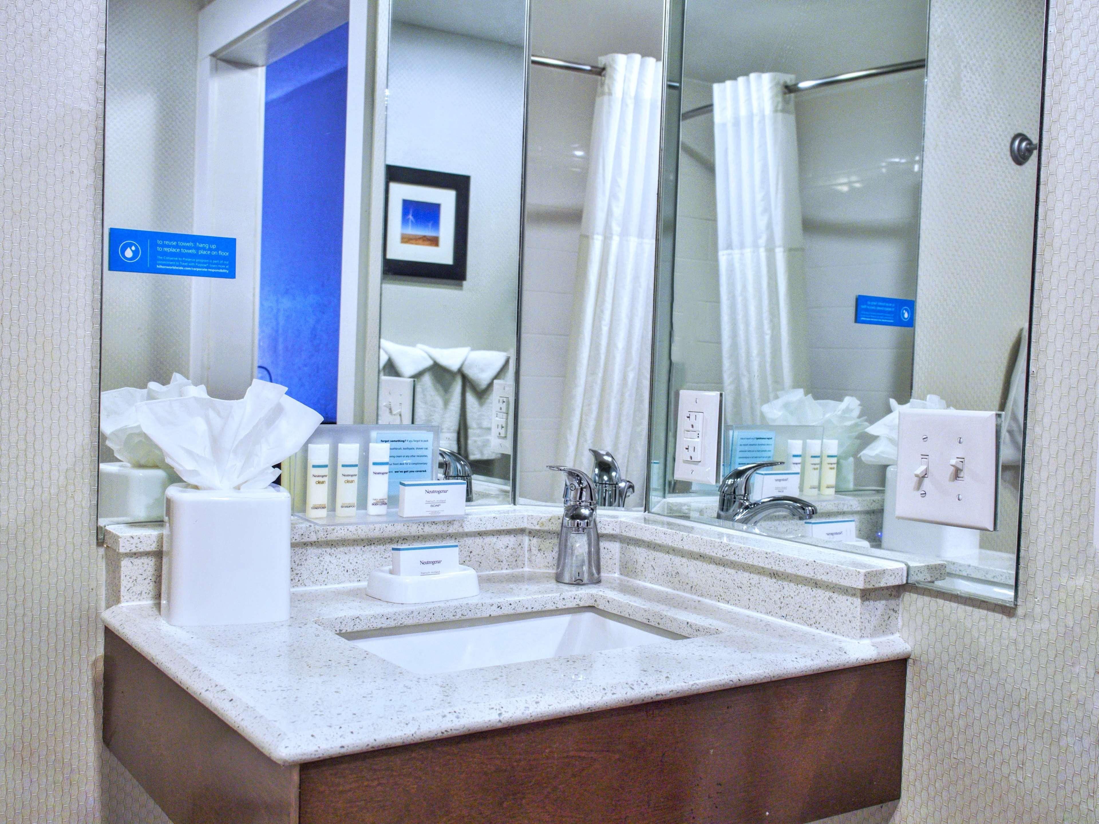 Hampton Inn Edmond Bagian luar foto