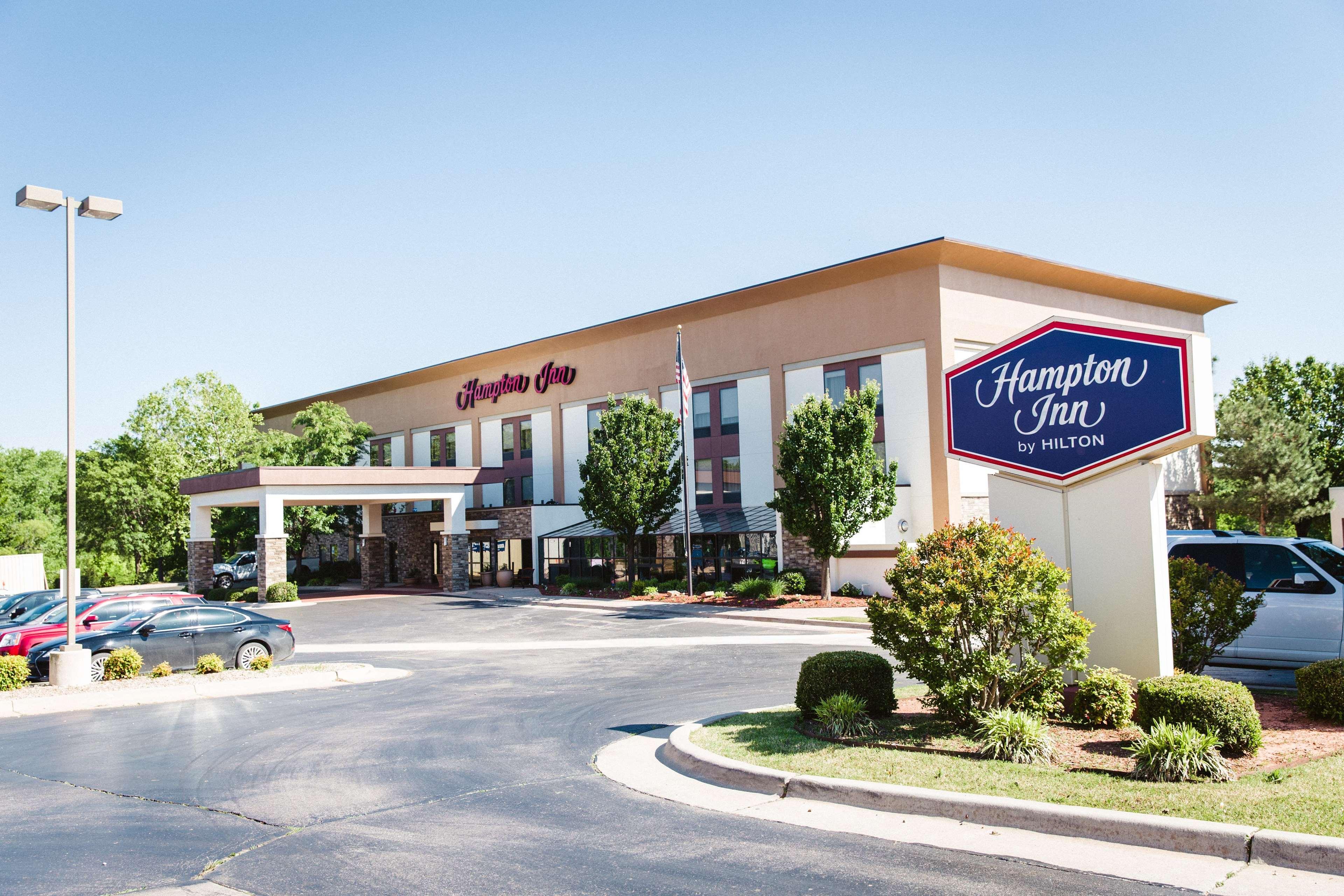 Hampton Inn Edmond Bagian luar foto