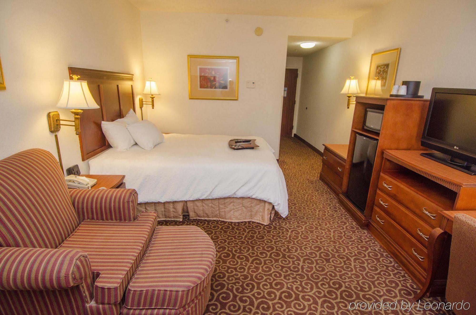 Hampton Inn Edmond Bagian luar foto